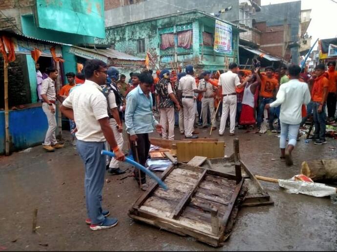 सीवान में शोभायात्रा पर असामाजिक तत्वों ने किया पथराव, दो समुदाय आमने-सामने, दहशत में लोग