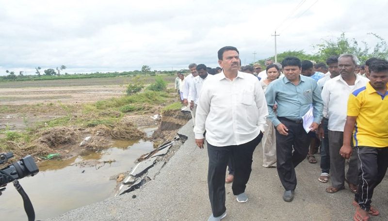 Minister CC Patil Full Class To Officers In Gadag During rain damage survey rbj