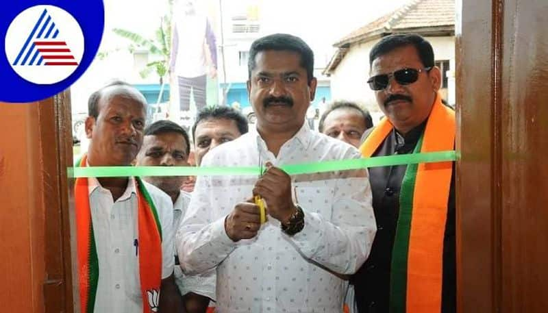 BJP MLA CS Niranjankumar Inaugurated Anganwadi Building During Mourning in Chamarajanagara grg