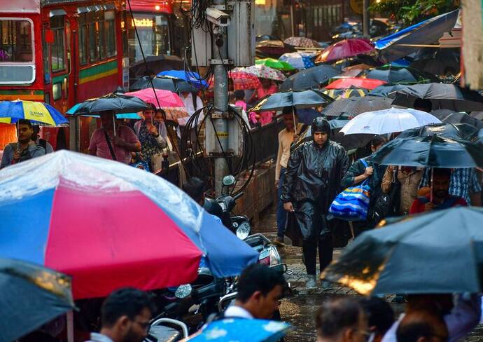 Monsoon Rains: महाराष्ट्र, केरल, छत्तीसगढ़ सहित कई राज्यों में हो सकती है भारी बारिश, जानिए IMD की भविष्यवाणी