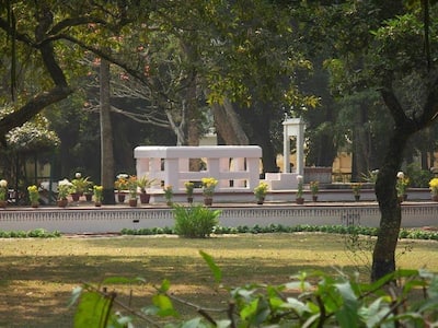 শান্তিনিকেতনে ছাতিমতলার চরম দুর্দশা, লণ্ডভণ্ড হওয়ার ছবি দেখে শিউরে উঠছেন বঙ্গবাসী