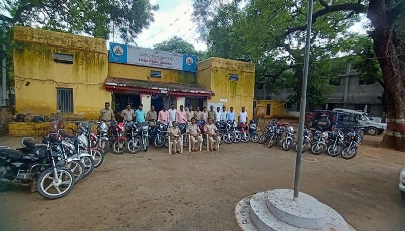 Raichur Police Finally Arrests two wheeler rubbers gang 45 bikes recovered  rbj