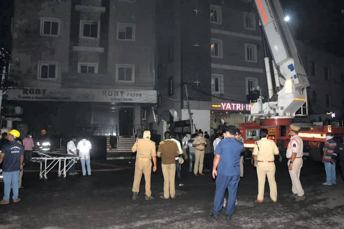 सिकंदराबाद के इलेक्ट्रिक स्कूटर शोरूम के बैटरी चार्जिंग यूनिट में शॉर्ट सर्किट से भड़की आग, 8 की मौत