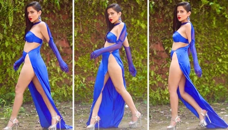 Video and pics Did Urfi Javed not wear bikini bottoms inside her revealing dress drb