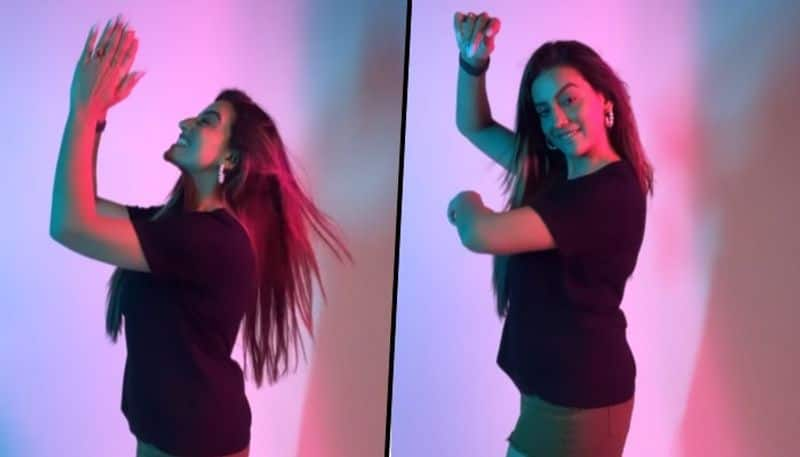 SEXY pictures, video: Bhojpuri actress Akshara Singh's latest dance video in HOT pants is going viral (WATCH) RBA