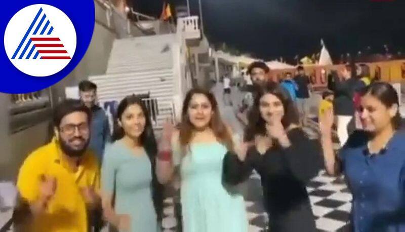 Instagram Influencers danced Kala chasma song in Hindu Pilgrimage Har Ki Pauri in Haridwar Spark Outrage in twitter akb