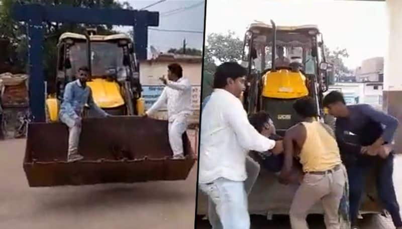 Accident victim taken to hospital in JCB after ambulance gets delayed in Madhya Pradesh; watch video - gps