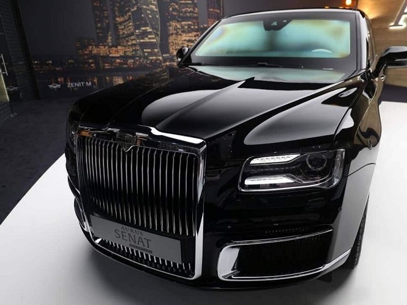 Vladimir Putin gifts a Russian Rolls-Royce Aurus Senat to Kim Jong Un sgb