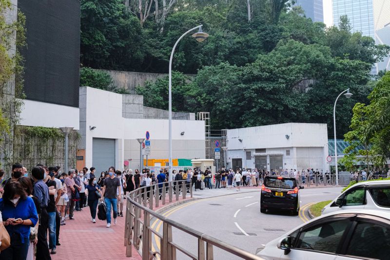 8 km long waiting time up to 14 hours Queue for Queen Elizabeth lying in state paused after reaching capacity gcw