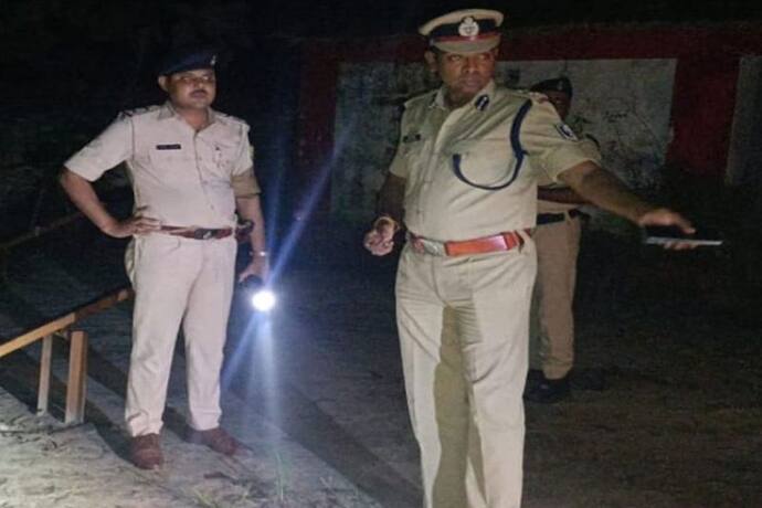 बिहार में युवक की बर्बर हत्या, पुलिस को बटोरना पड़ा शव, प्राइवेट पार्ट भी काटा गया