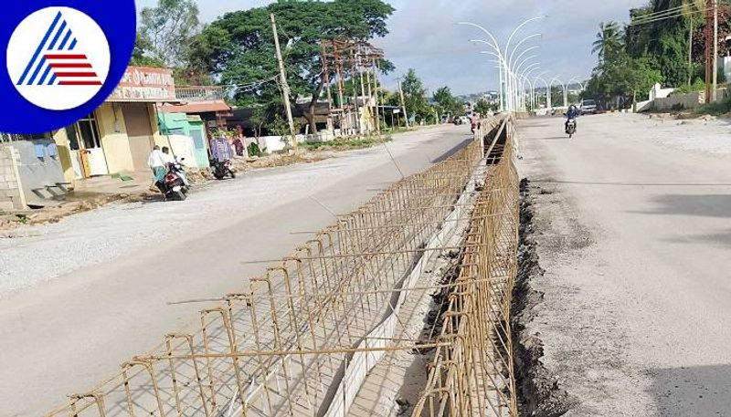 Road Has Not Been Done, the Divider Work Started in Chitradurga grg