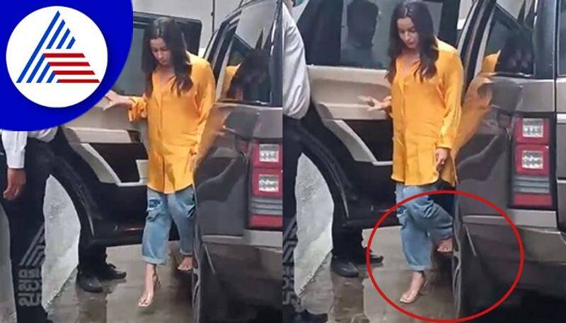 Alia bhatt flaunts her baby bump netizens disappointed to see her in heels vcs 