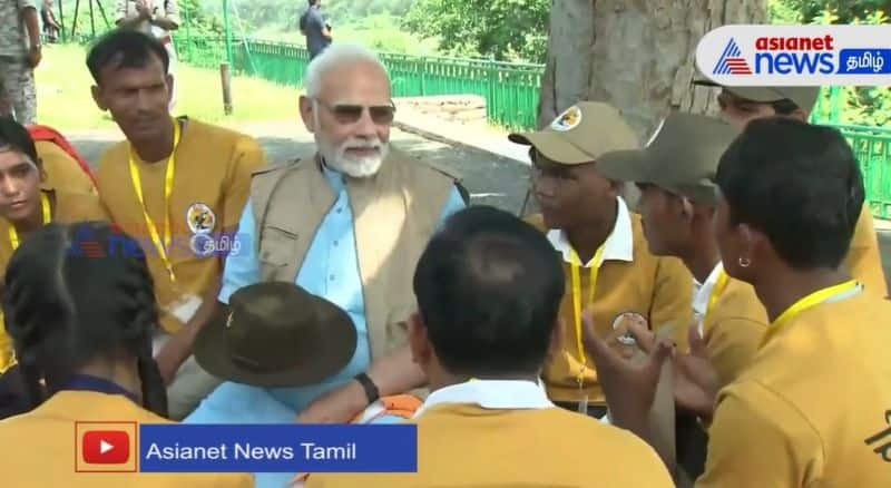 PM Modi met Cheetah Mitra at kuno national park in MP