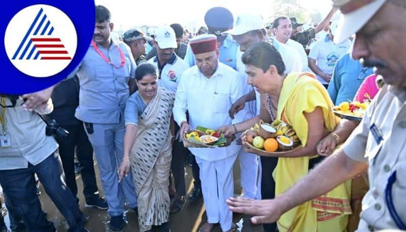 Karnataka Governor Thawar Chand Gehlot joined Coastal Cleanup Day gow