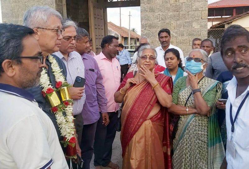 infosys sudha murthy visit to lakshmi narayanaswamy temple at kr pete gvd