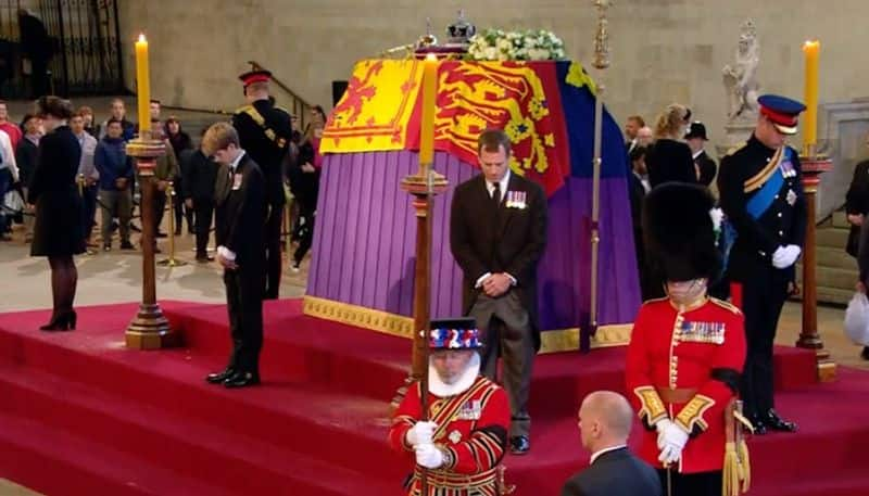 Watch Queen Elizabeth II 8 grandchildren hold silent vigil beside her coffin gcw