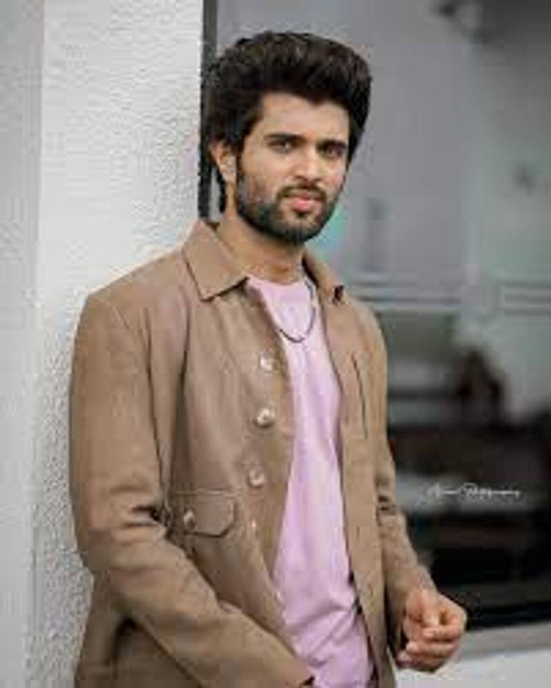 Vijay Deverakonda signs Organ donation form netizens laud him vcs 