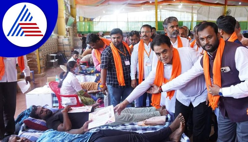 kolar bjp yuva morcha organized a blood donation camp to celebrate pm narendra modi birthday gvd