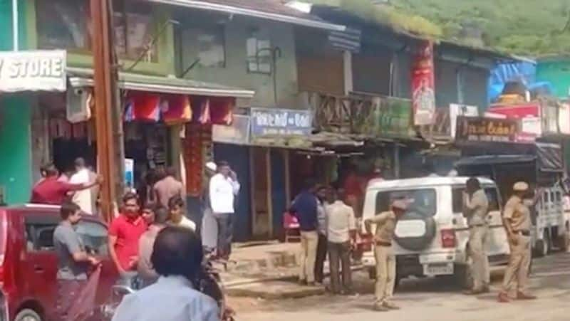 BJP attacked the shops that protested against the banth! Bustle in Pandalur!