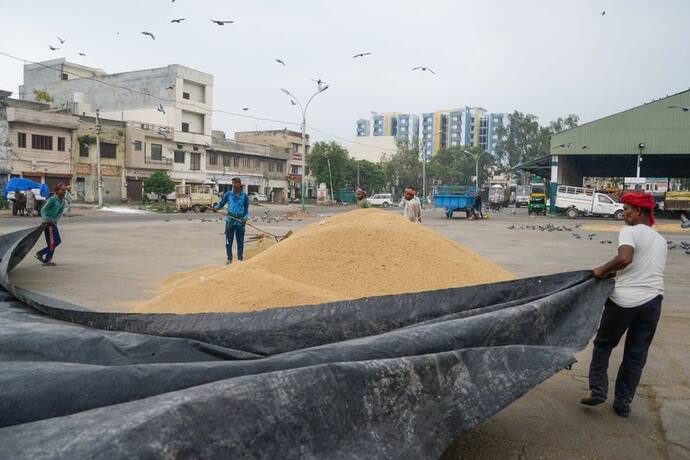 Monsoon-आ अब लौट चलें: कम बारिश के बावजूद UP के किसानों को टेंशन नहीं, कई राज्यों में धान पर असर