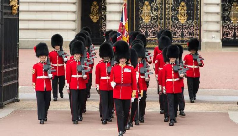 tall hats of queens guard reason 