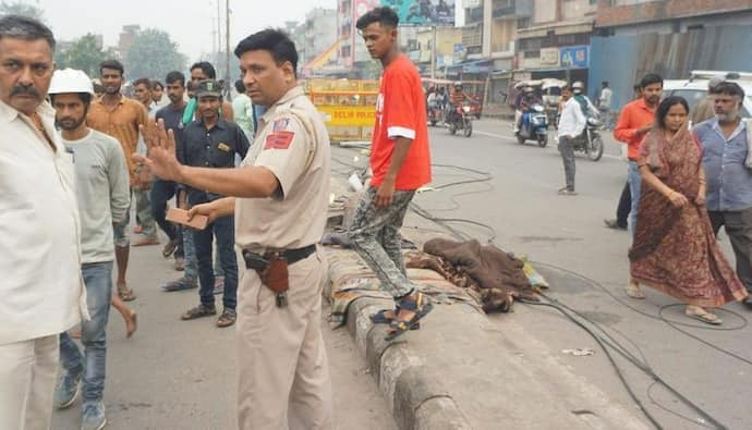 রাজধানীতে বীভৎস মৃত্যু! একের পর এক ঘুমন্ত ফুটপাথবাসীকে পিষে দিয়ে চলে গেল দ্রুতগামী ট্রাক