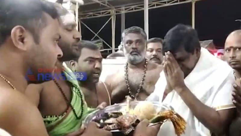 Actor vadivelu visit thiruchendur murugan temple and says that he will help bonda mani