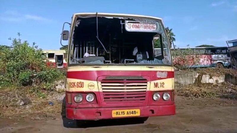 PFI bandh in Kerala turns violent; KSRTC buses, cars pelted with stones, over 100 arrested