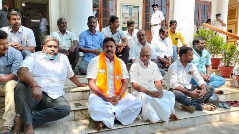 BJP circle whether Puducherry cm rangasamy rule is overthrown