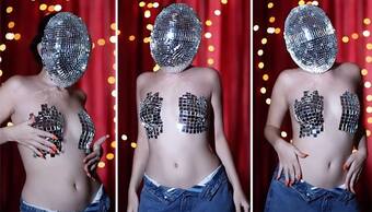 Dard-e-Urfi Javed: Actor goes topless, uses mirror pasties to cover assets in bizarre new video