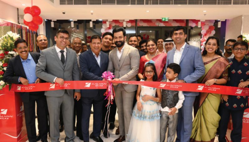 prithviraj sukumaran inaugurated kalyan silks second showroom in sharjah 