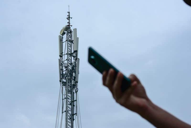 Nationwide cellular outage hits US: AT&T, Verizon and T-Mobile users struggle with signal loss AJR