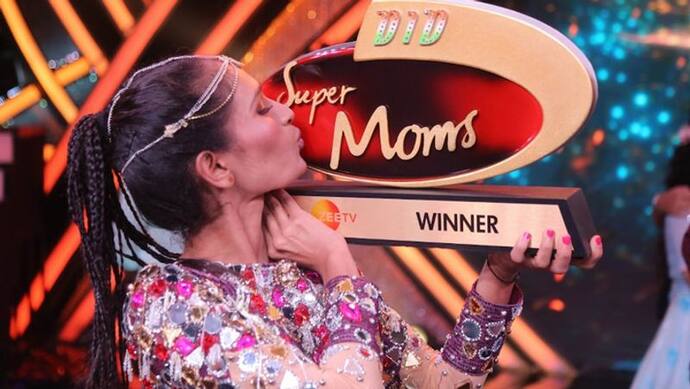 DID Super Mom: हरियाणा की दिहाड़ी मजदूर बनी विनर, ट्रॉफी संग मिली प्राइज मनी को देख चौंकी वर्षा बुमरा