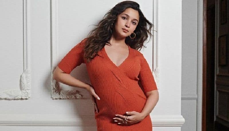 Alia Bhatt Reveals Her Pregnancy first to Co-Star Gal Gadot suc