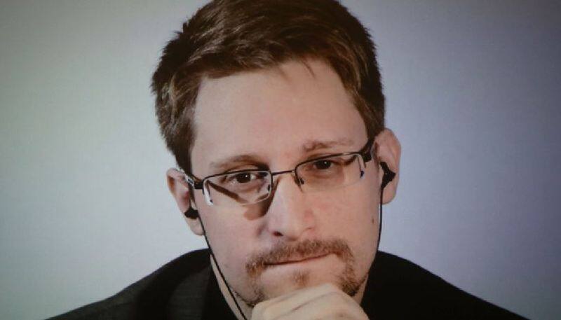 Vladimir Putin grants Russian citizenship to former US security contractor Edward Snowden; sparks massive global outrage snt