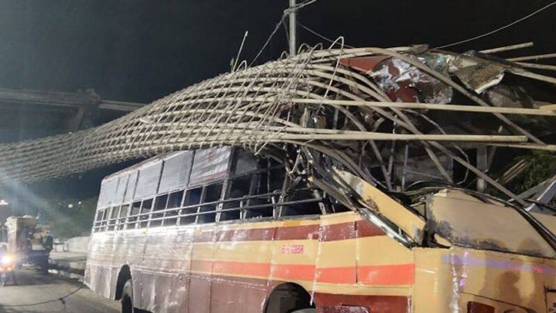 Iron bars fell on city bus, 3 people including driver were seriously injured