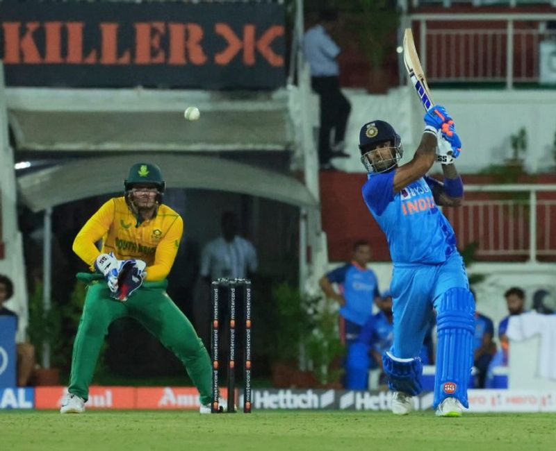 Suryakumar Yadav Fifty Helps India to Put Decent Target Against South Africa, Proteas Team Needs 134 Runs to Win 