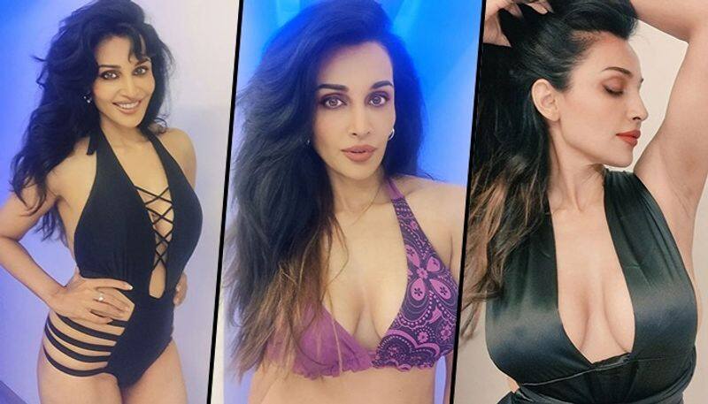 5 hot and sexy cleavage revealing pics of Gandiii Baat actor Flora Saini drb