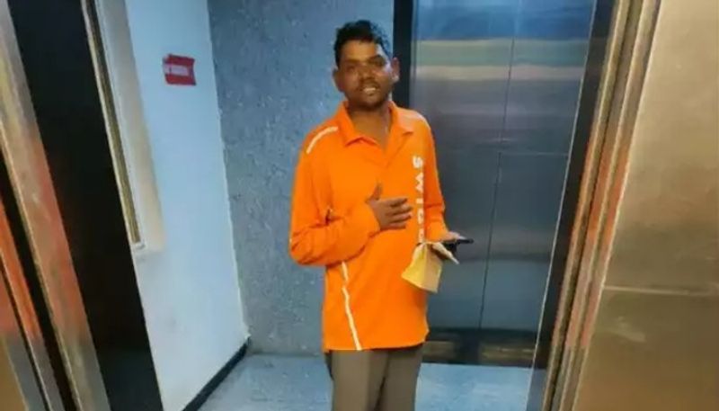 swiggy delivery guy walks barefoot and the reason makes all sad 