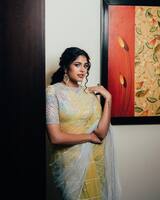ట్రాన్స్ ఫరెంట్ శారీలో మెస్మరైజ్ చేస్తున్న ఫరియా అబ్దుల్లా.. చీరకట్టులో ‘చిట్టి’ అందాలు చూడతరమా?