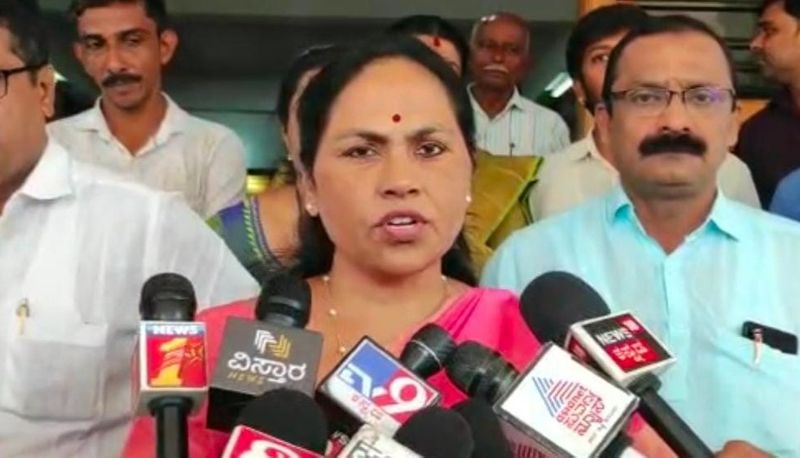 I didnt loss my mind to change my name, Union Minister Shobha karandlaje reacts about name changing rumors akb