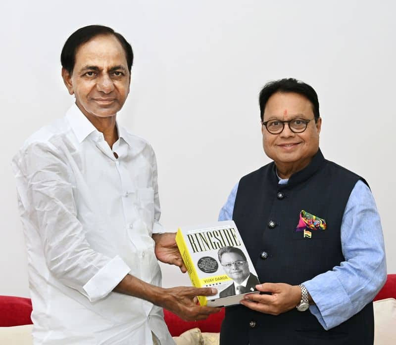 Lokmat Chairman Vijay Darda invite Telangana CM KCR to national politics