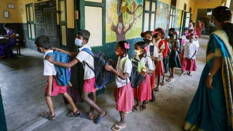 The number of Kannada schools closing  doors is increasing in Karnataka snr