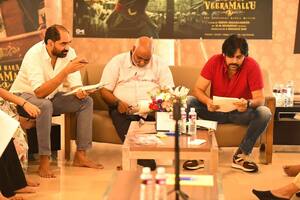 ఈ టైంలో పవన్ ని కెలకొద్దు.. వాళ్ళిద్దరిని వేడుకుంటున్న ఫ్యాన్స్, టీంతో వీరమల్లు హంగామా 