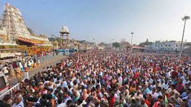 75000 devotees visit Tirupati temple in a single day, a record created akb