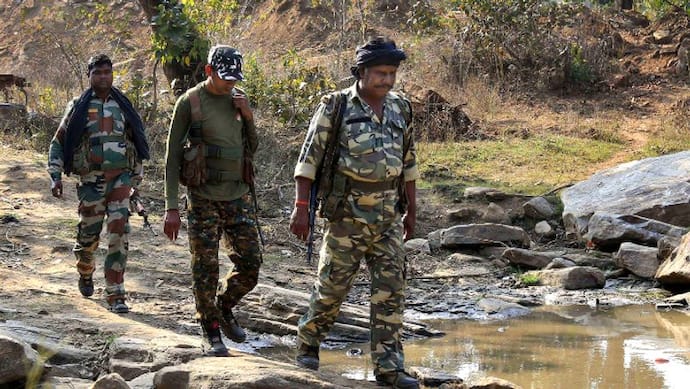 झारखंड पुलिस को बड़ी सफलताः नक्सलियों द्वारा छुपाए गोला, बारूद किया बरामद, पकड़े गए नक्सली ने दी थी जानकारी