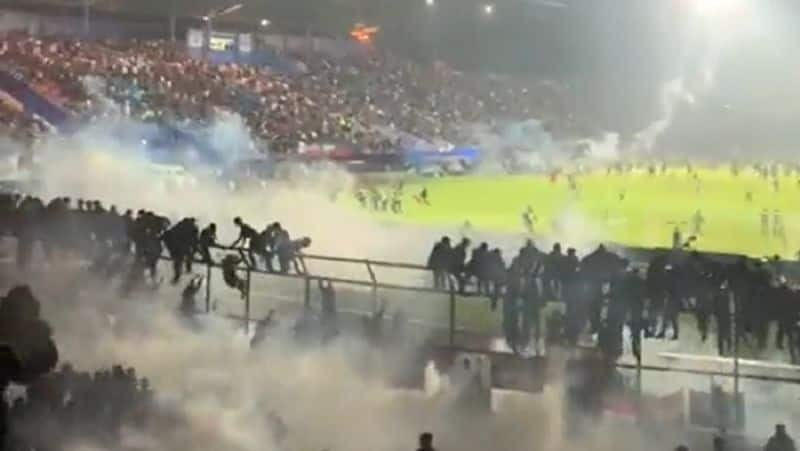 shocking incident  in indonesia 127 killed on Football match riot 