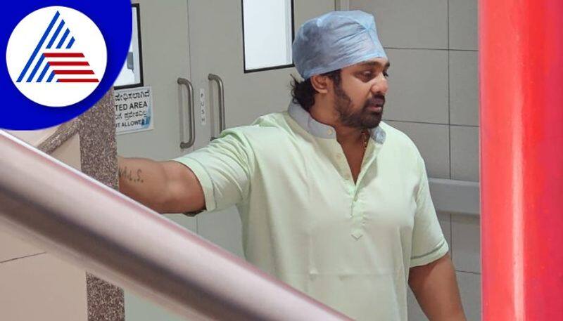 Kannada actor Dhruva Sarja waits near Operation theatre to share good news vcs 