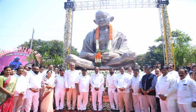 Telangana CM KCR launches Gandhi Statue at Ganghi Hospital