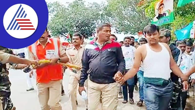 Bharat Jodo Yatra Congress worker arrested who wears PayCM t-shirt gow